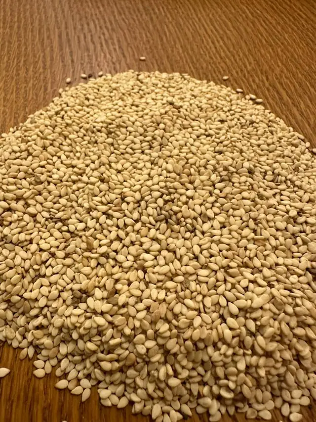 A heap of hulled Sudanese sesame seeds